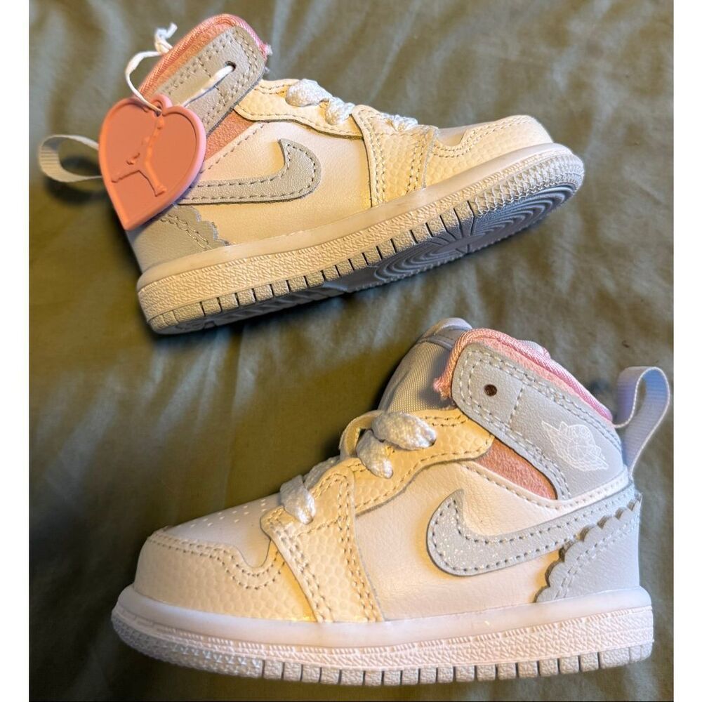 Nike Air Size 4C Jordan 1 Mid SE Love Is In The Air IB7055-403 TD New - Picture 4 of 6